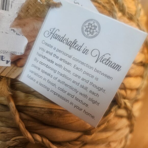 Large pineapple - Picture 2 of 4